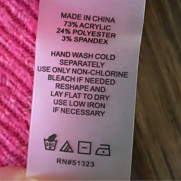 Vince Camuto Fuzzy Long Sleeve Sweater Bright Pink with Yellow Heart Size XS - Picture 6 of 10